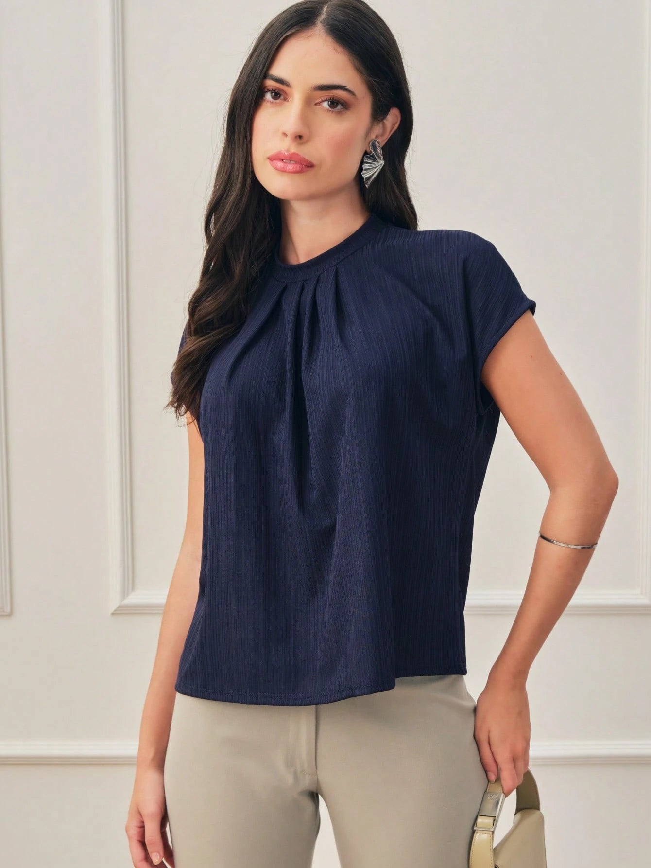 Blusa Gola Plissada Manga Curta Social Elegante Tecido Texturizado