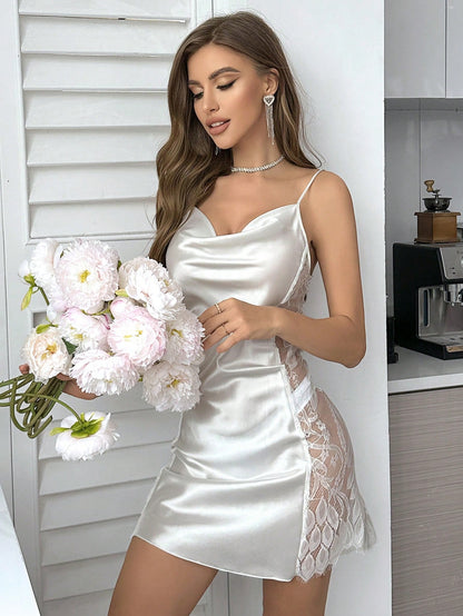 Camisola  com Renda Sensual – Alças Finas & Detalhes Laterais