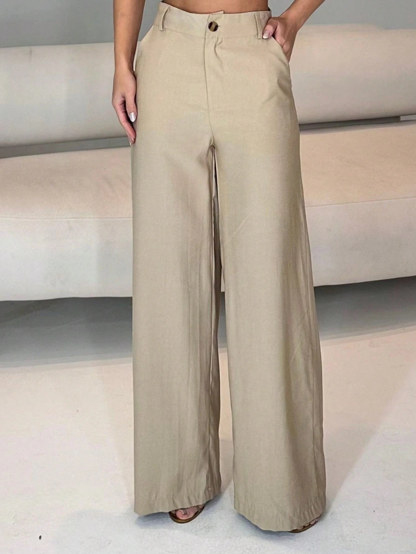 Calça pantalona com bolso