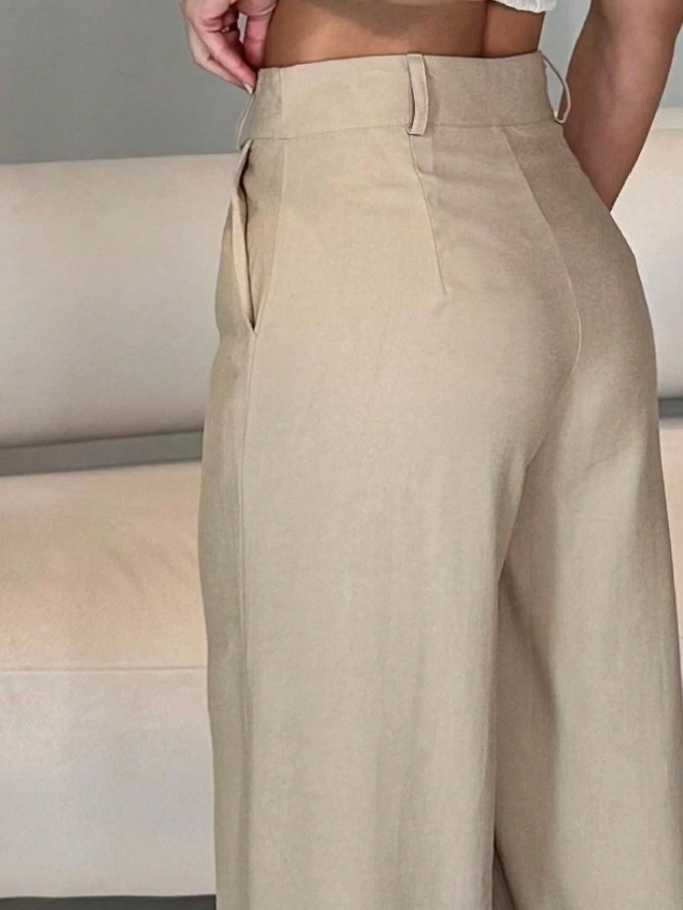 Calça pantalona com bolso