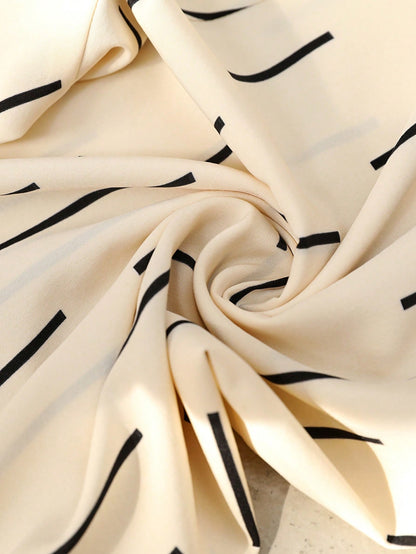 Conjunto Estampado em Toda a Extensão com Decote em V 