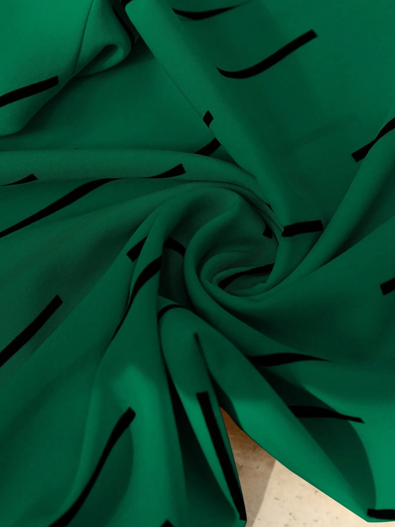 Conjunto Estampado em Toda a Extensão com Decote em V 