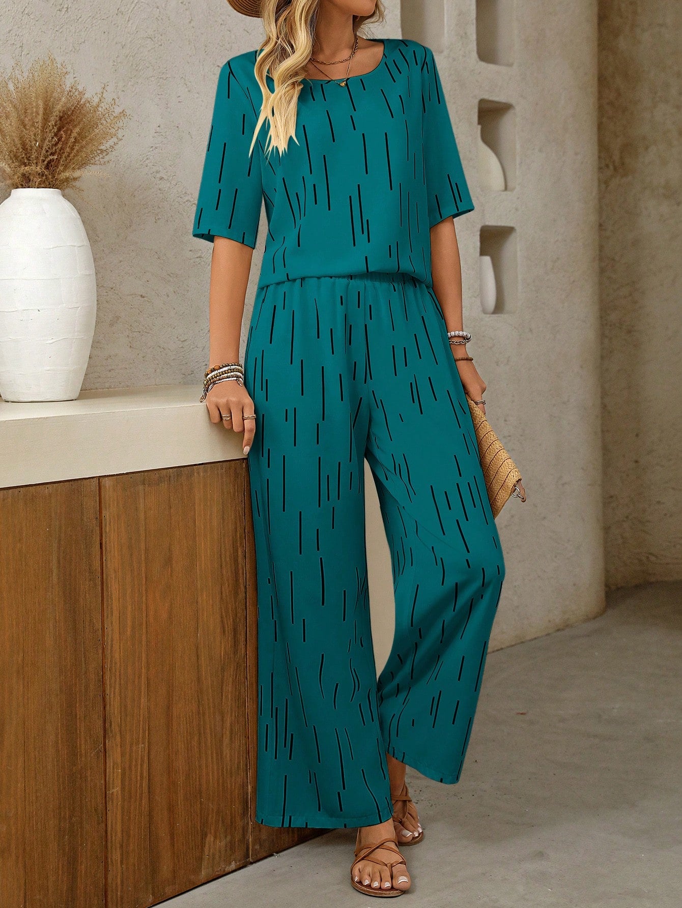 Conjunto Estampado em Toda a Extensão com Decote em V 