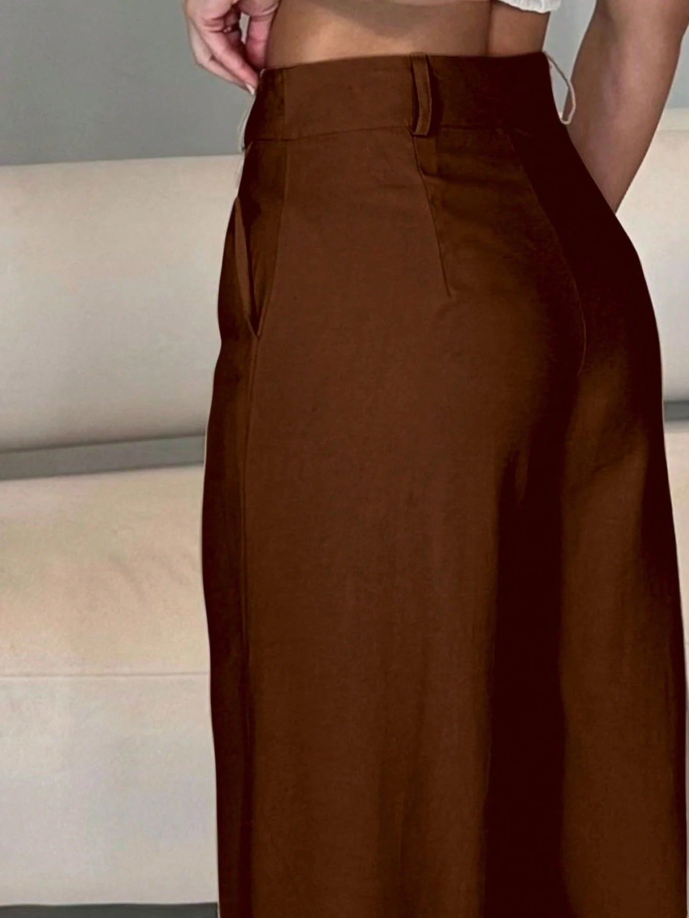 Calça pantalona com bolso