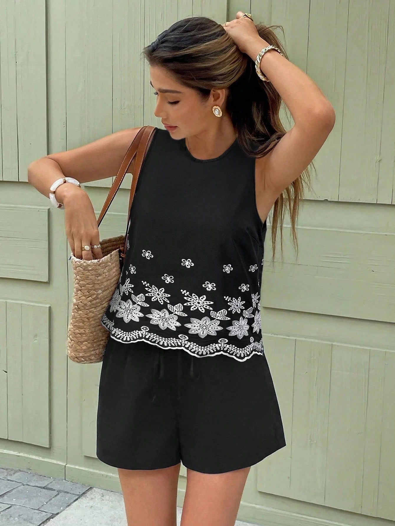 Conjunto Feminino Fernanza com Bordado Floral – Look Pronto e Estiloso para o Verão