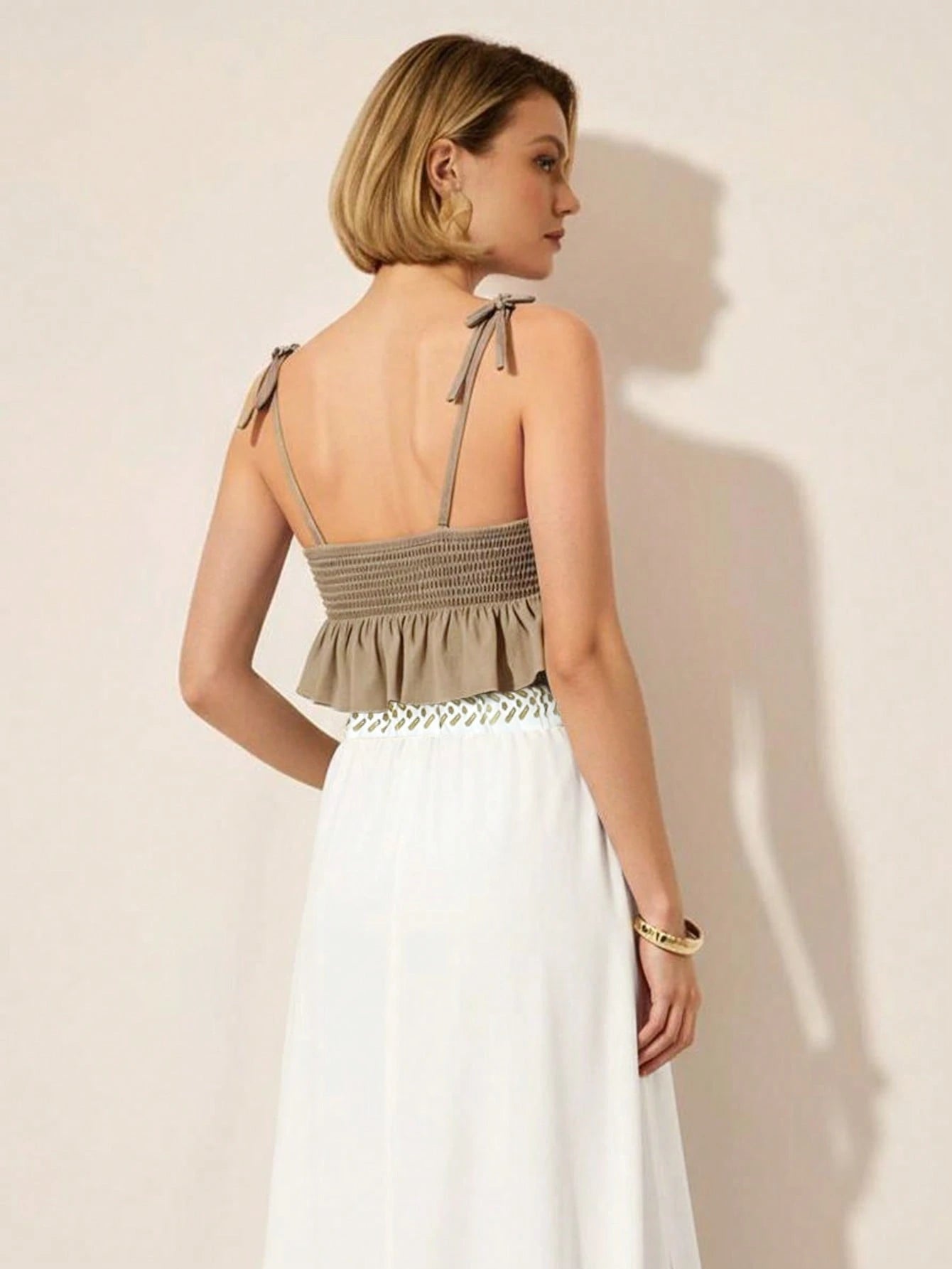 CAJUNI Conjunto de Duas Peças Cropped Fashionável com Alça Fina, Amarração e Bainha Franzida em Cor Sólida para Mulheres