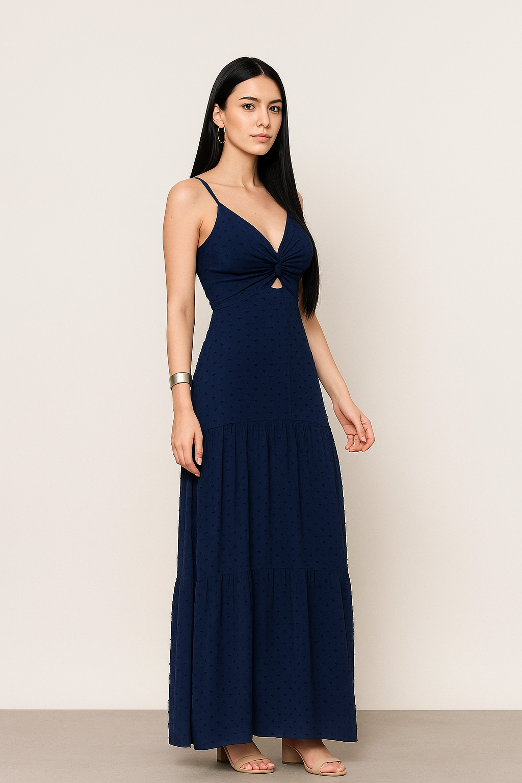 Vestido Longo com Textura Poá e Nó Frontal