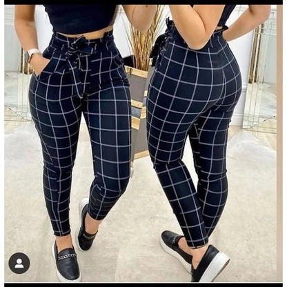 Calça clochard feminina xadrez em bengaline preta com amarração na cintura alta – modelo Fernanza"