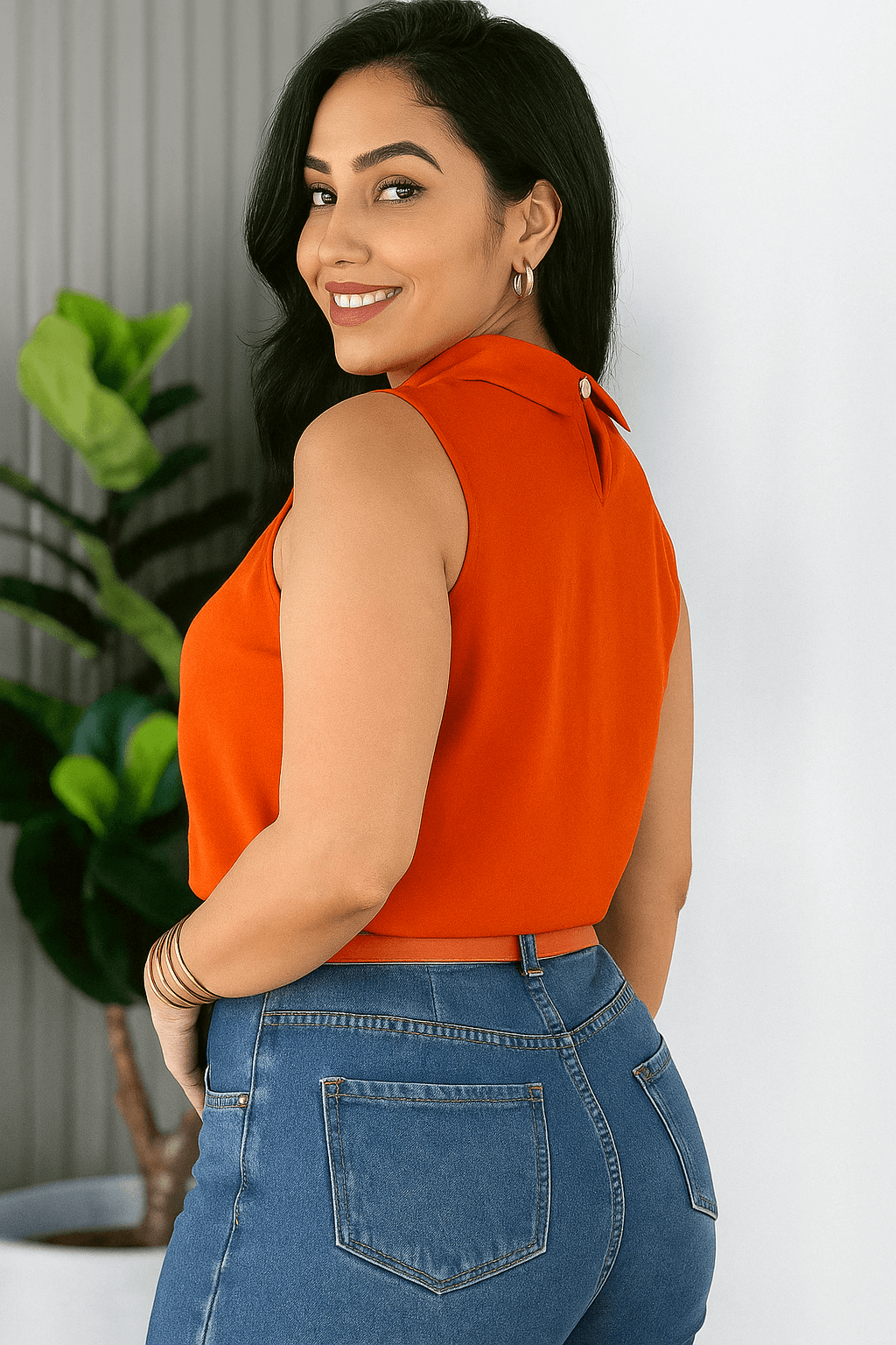 Blusa Social Feminina Elegante Sem Manga – Gola Alta e Detalhe Plissado