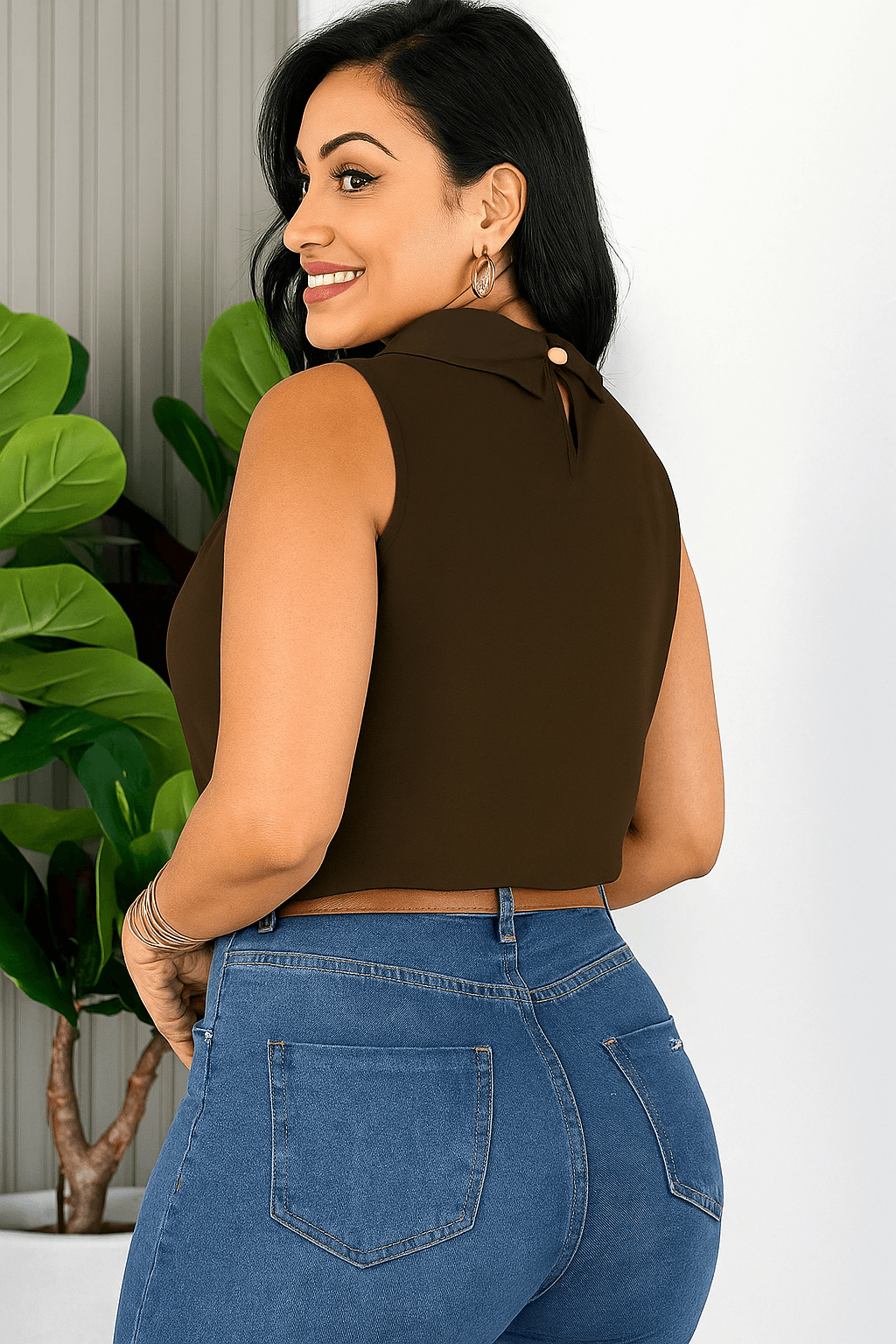 Blusa Social Feminina Elegante Sem Manga – Gola Alta e Detalhe Plissado