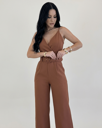 Macacão Feminino Alfaiataria com Bojo e Alças Ajustáveis – Elegante e Premium | Fernanza