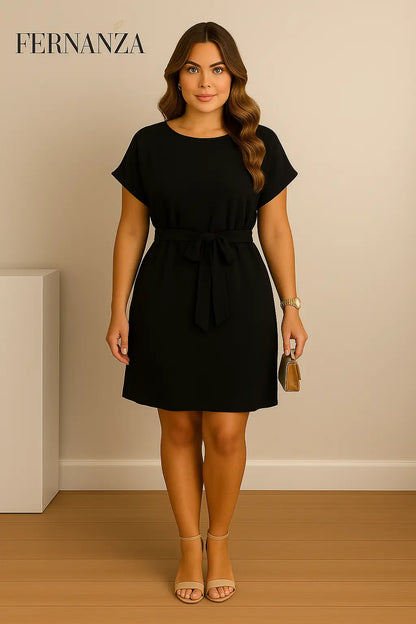 Vestido feminino preto, curto, com mangas soltas e cinto de amarrar da Fernanza – ideal para conforto diário